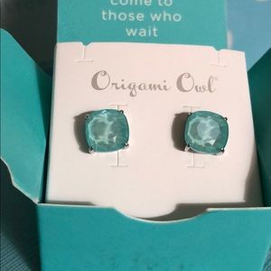 O2 Blue Crystals Clara Stud Earrings